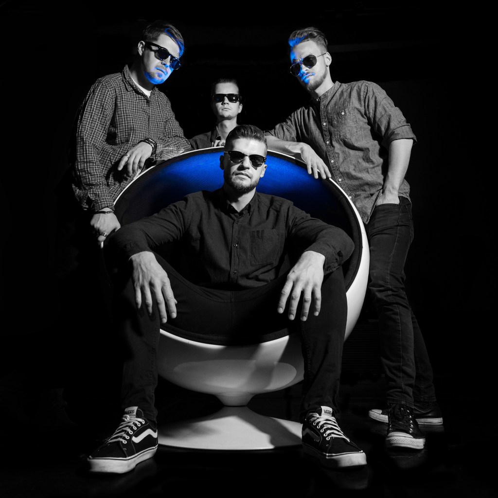 Biisinosto: Aston Kalmari – Sininen&nbsp;huone